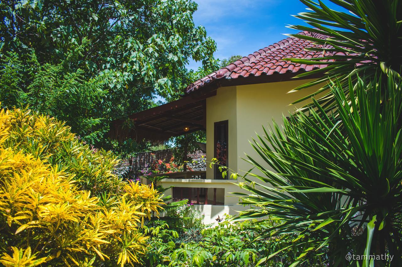 Bara Beach Bungalows Bira Exterior photo